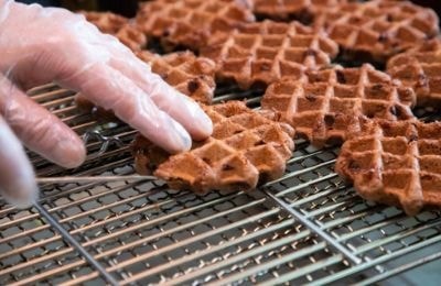 本格ベルギーワッフル販売の株式会社諏訪